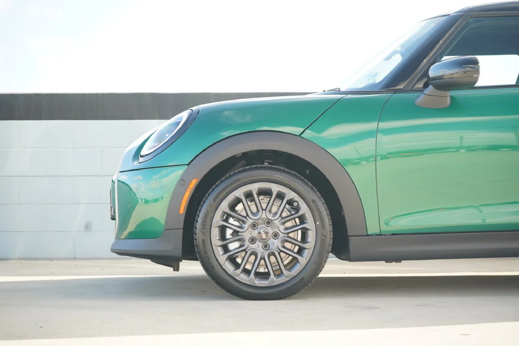 New 2026 Green MINI Signature Plus image 2