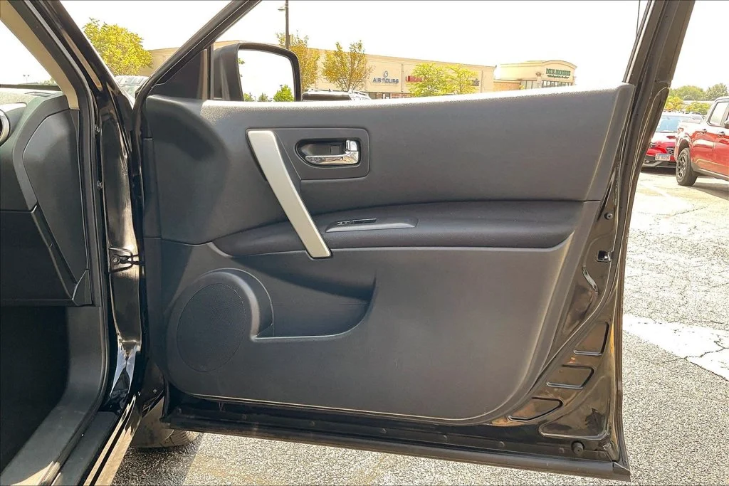 Used 2013 Black Nissan SV image 28