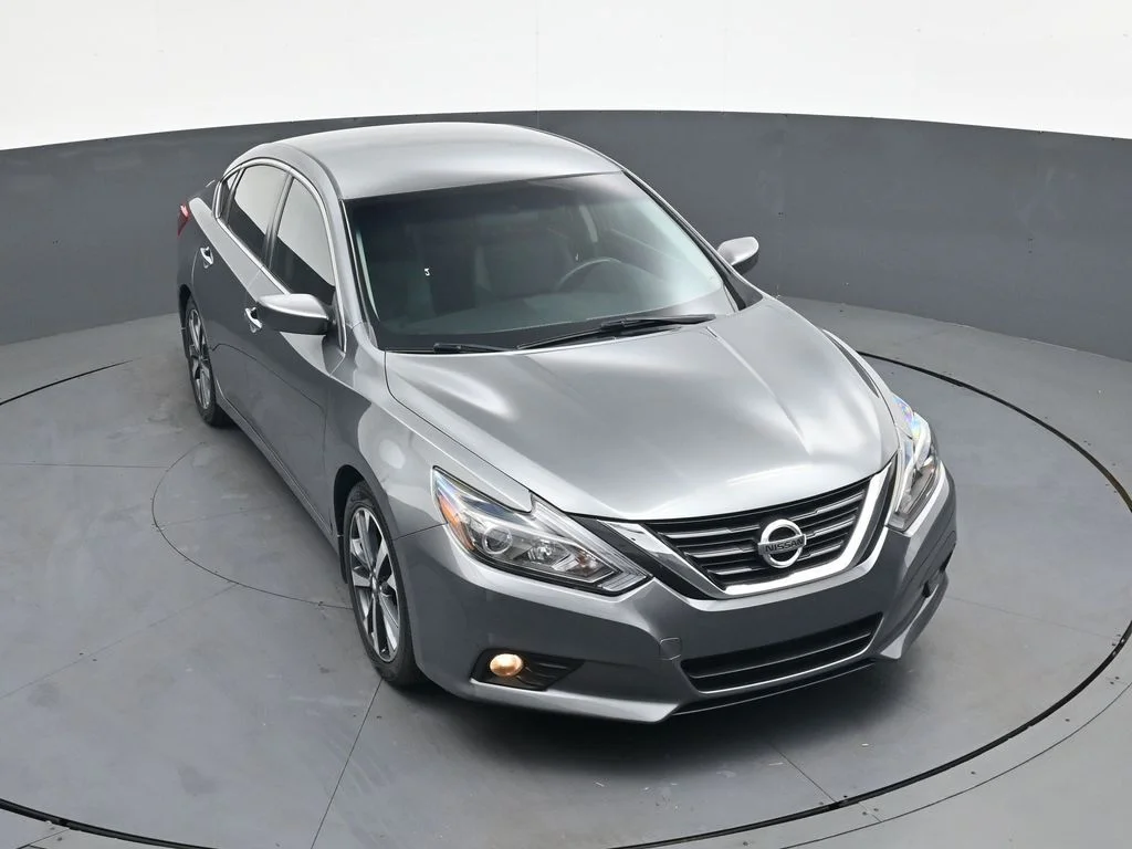 Used 2017 Gray Nissan 2.5 SR image 30