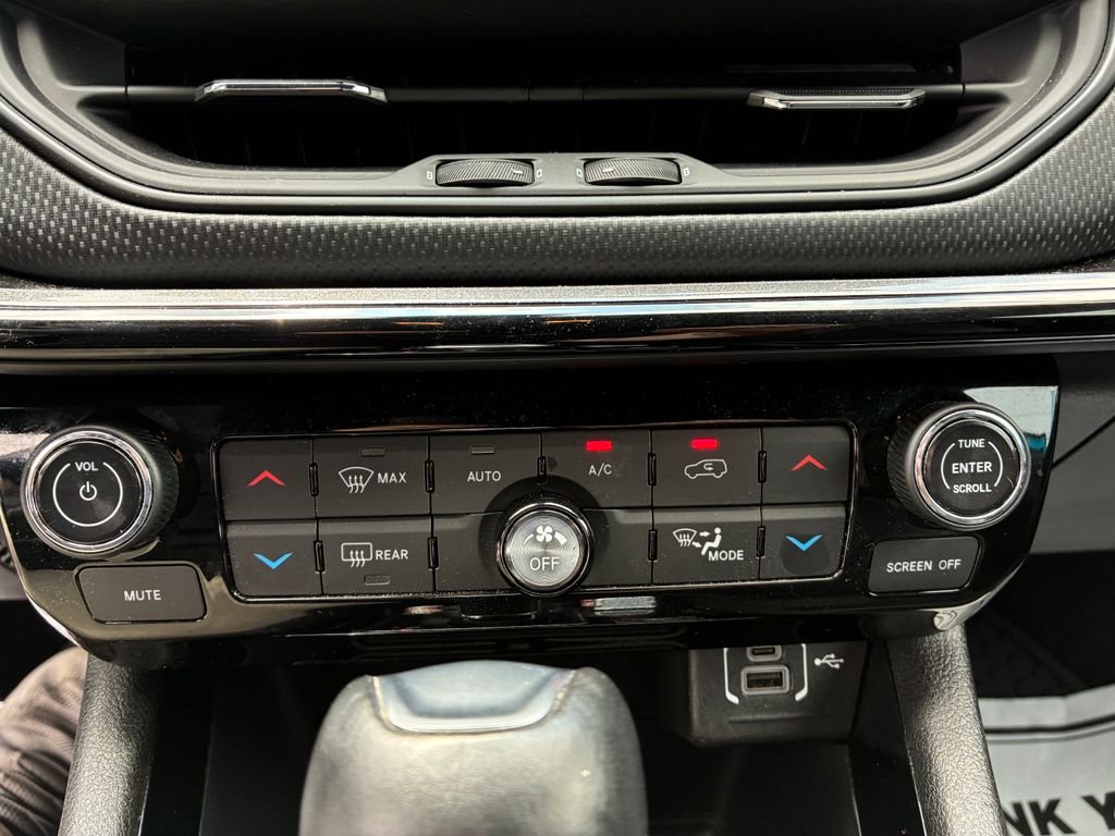 Used 2025 Blue Jeep Latitude image 13