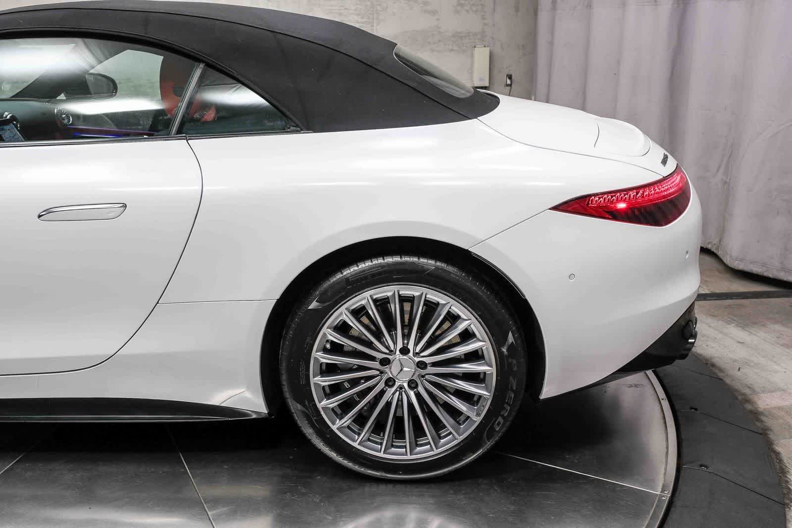Certified Used 2023 MANUFAKTUR Moonlight White Metallic Mercedes-Benz AMG® SL 43 image 8