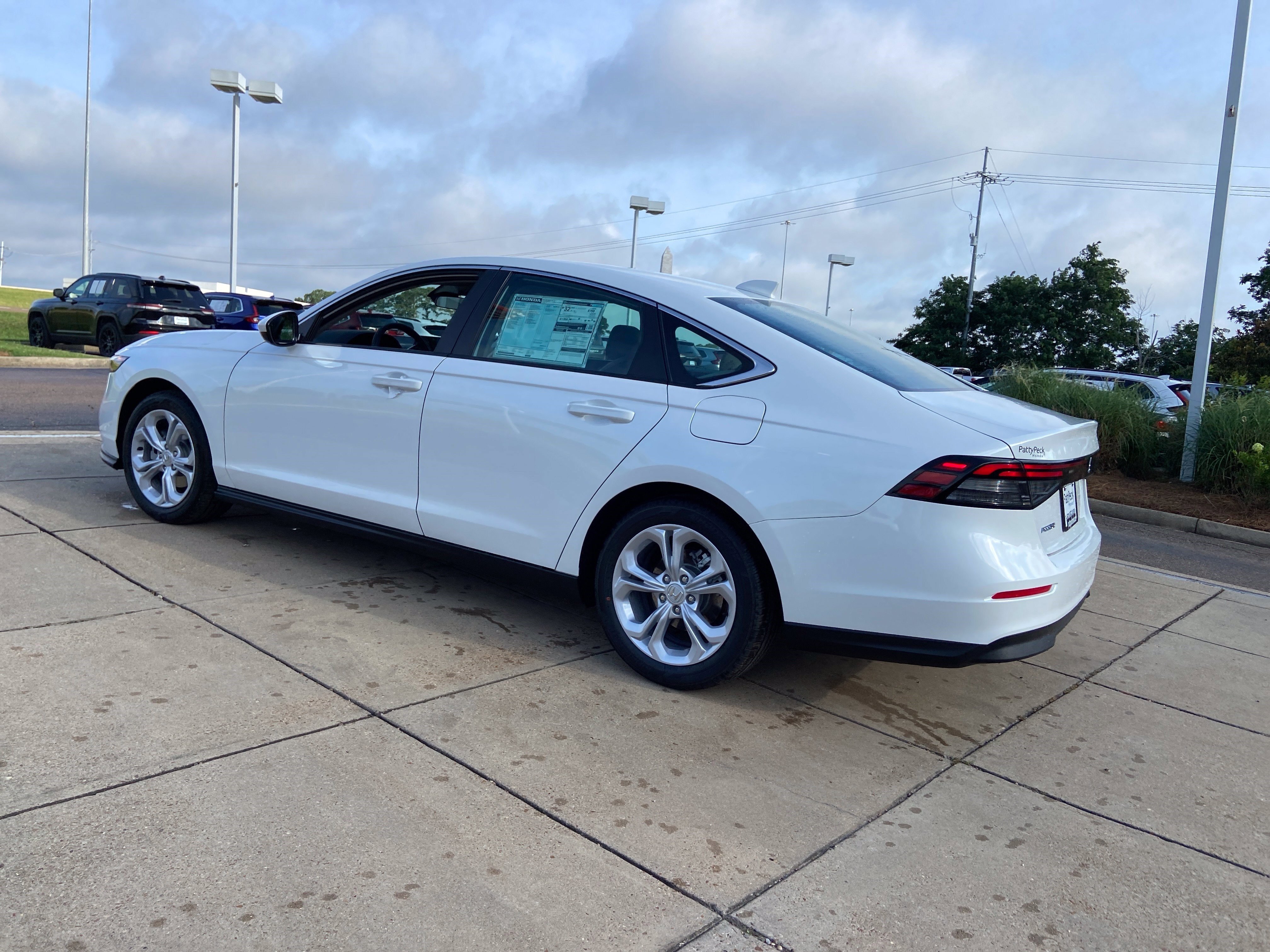 New 2026 Platinum White Pearl Honda LX image 7