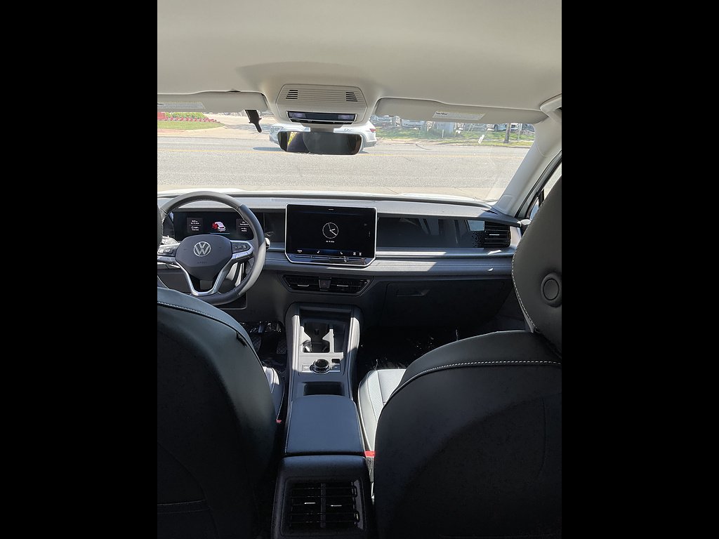New 2026 Pure White Volkswagen SE 4Motion image 9