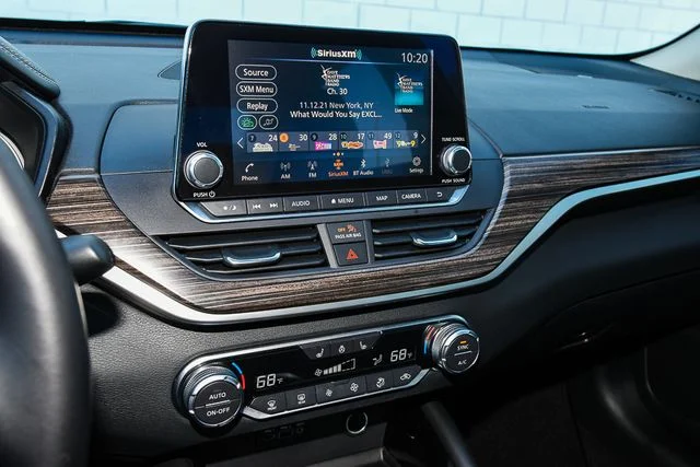 Used 2019 Silver Nissan 2.5 Platinum image 34