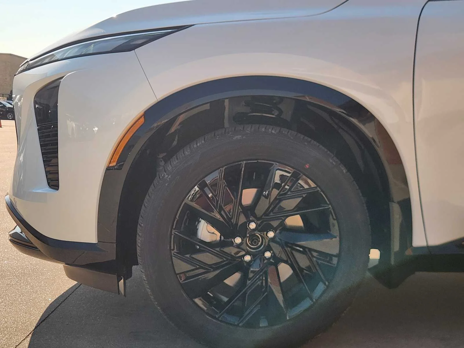 New 2027 2T RAD WHT INFINITI Sport AWD image 6