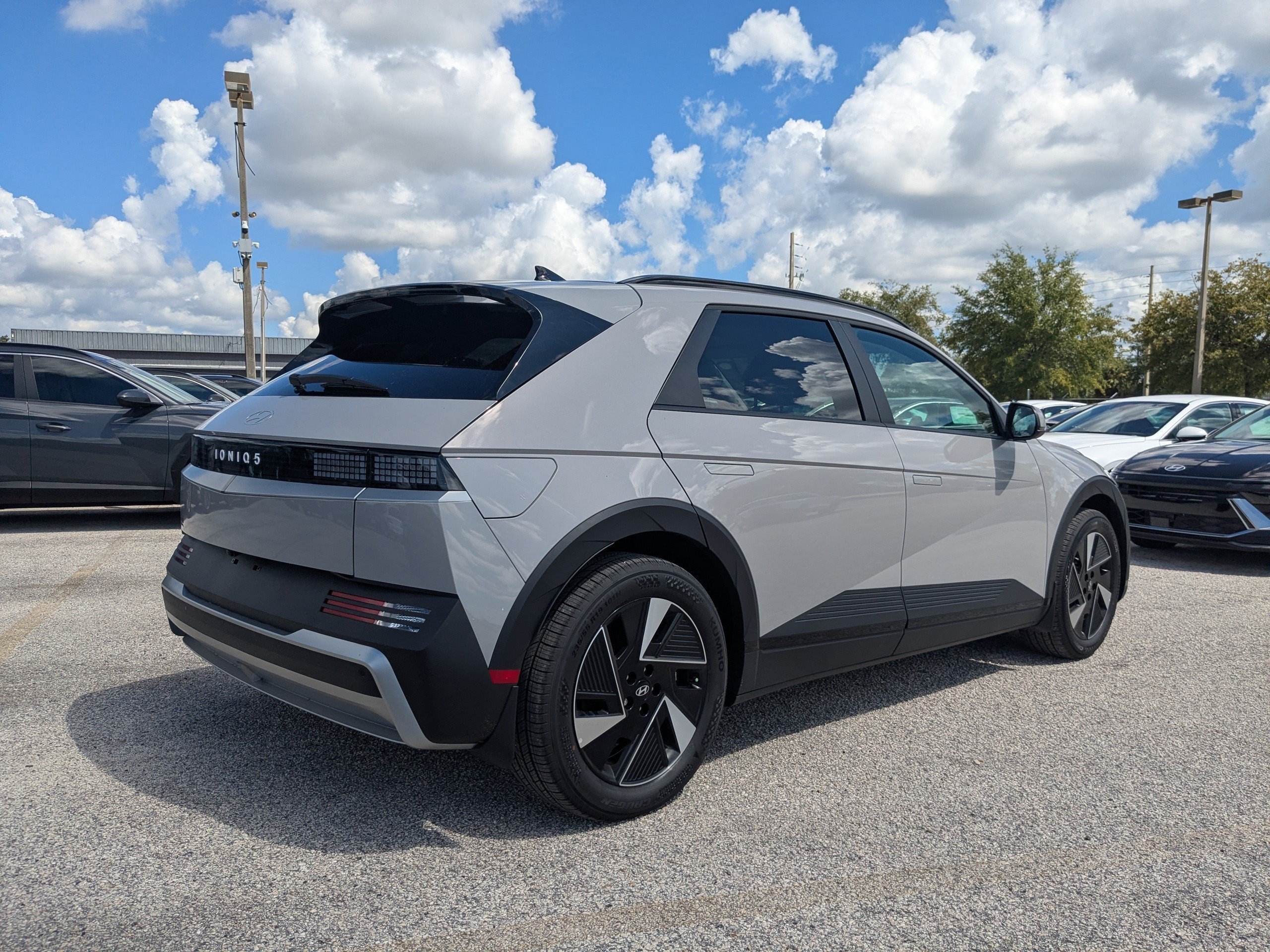 New 2027 Cyber Gray Hyundai SEL image 5