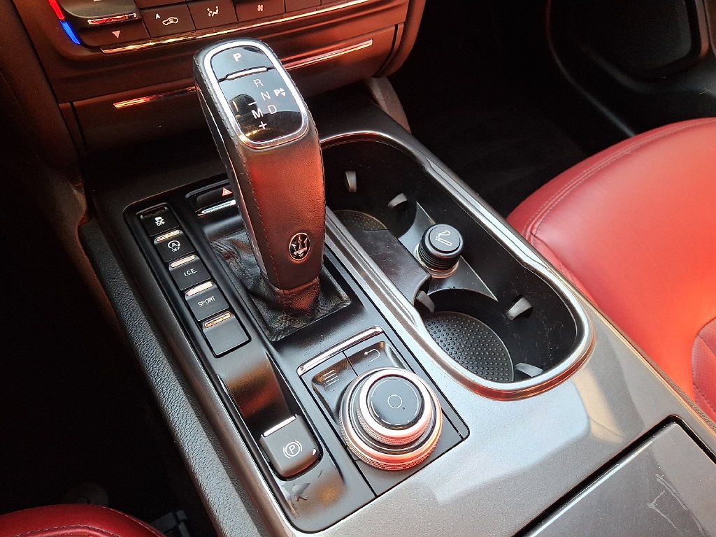 Used 2019 White Maserati S Q4 image 15