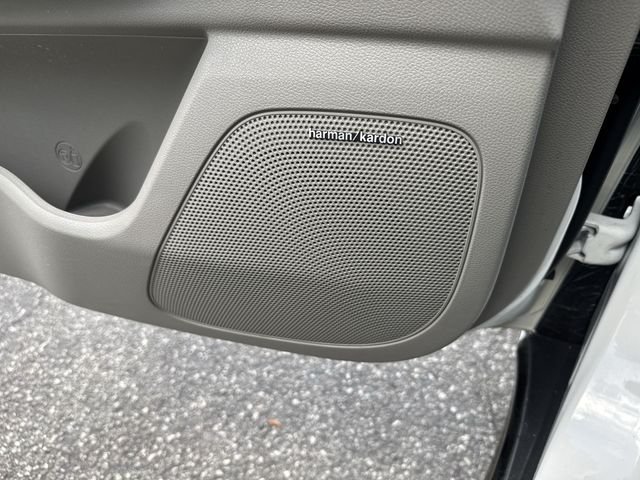 Used 2020 White Kia SX image 28