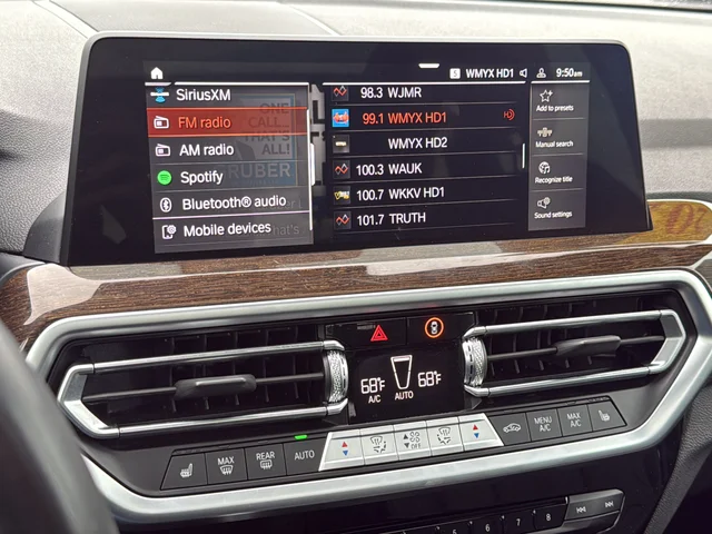 Used 2023  BMW xDrive30i image 14