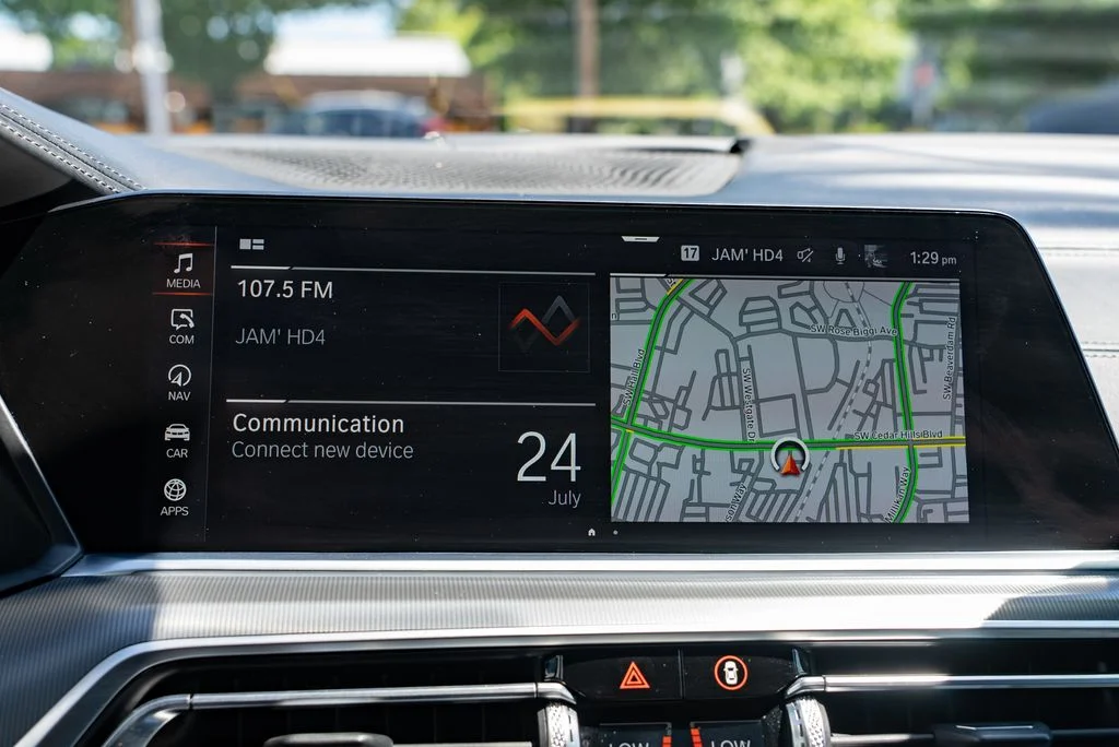 Used 2019 White BMW xDrive50i image 17