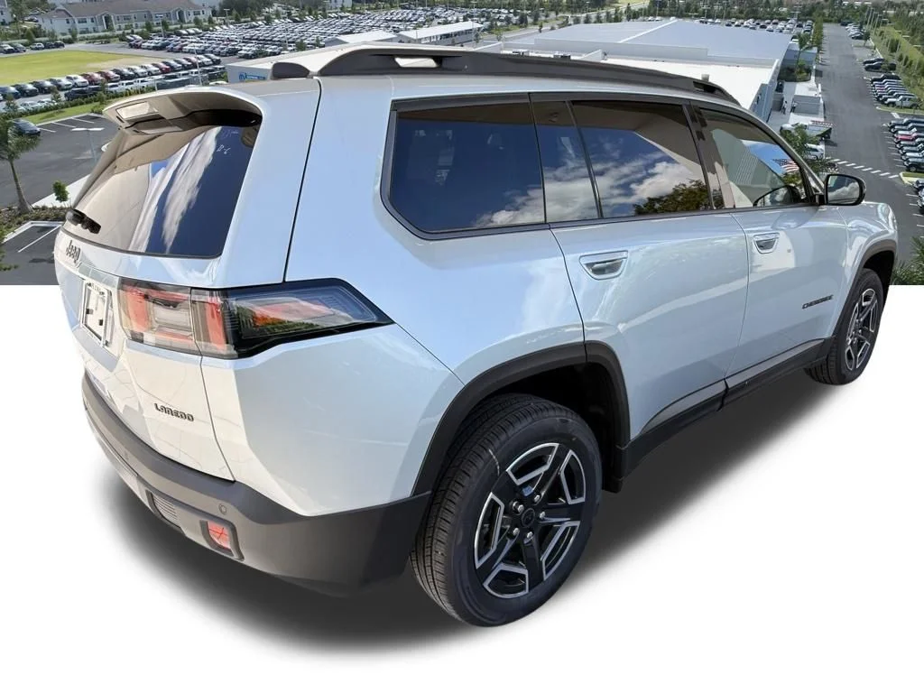New 2026 Silver Zynith Clear-Coat Exterior Paint Jeep Laredo image 4