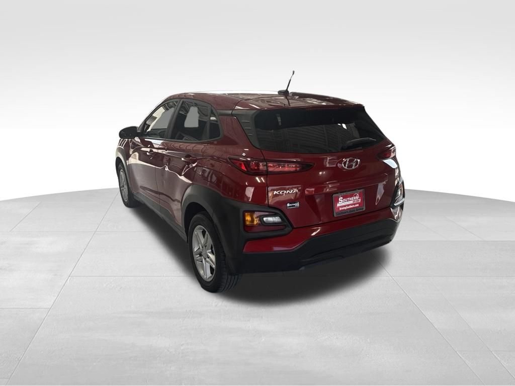 Used 2021 Red Hyundai SE image 3