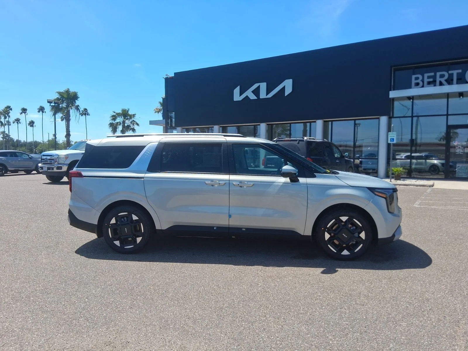 New 2026 White Kia EX image 3