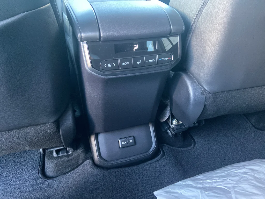 2026 Toyota Highlander XLE - Photo 16