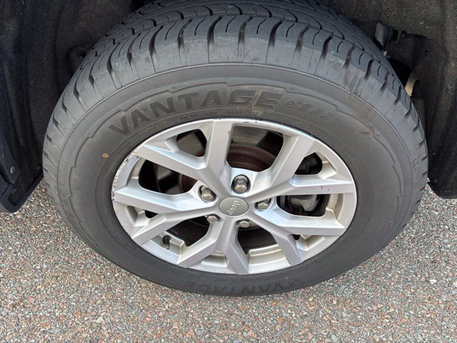 Used 2022 Rocky Mountain Pearlcoat Jeep Limited image 11