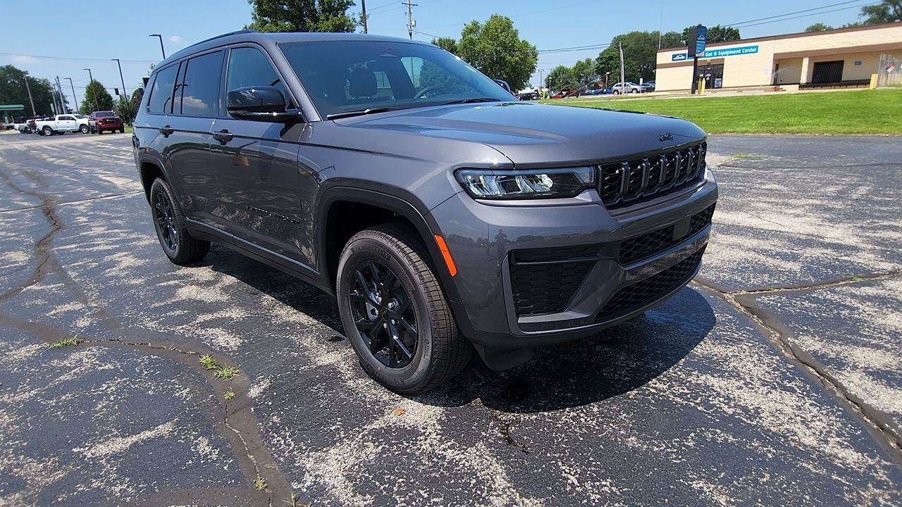 New 2026 Baltic Gray Metallic Clear-Coat Exterior Paint Jeep Altitude image 2