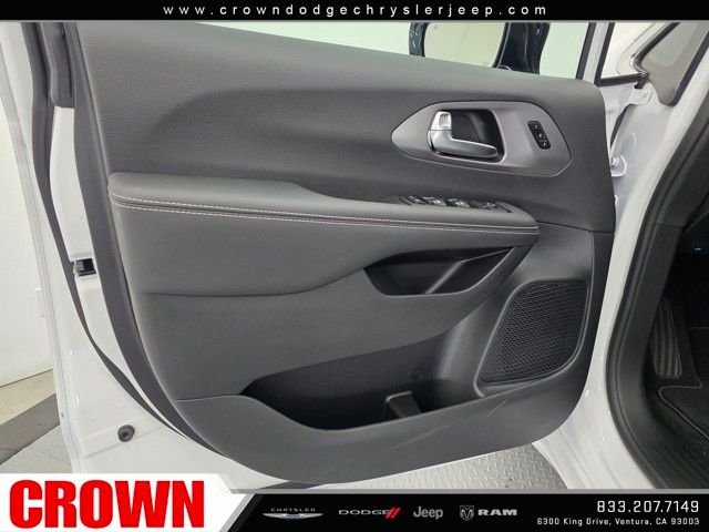 New 2025 Bright White Clear-Coat Exterior Paint Chrysler Select image 26