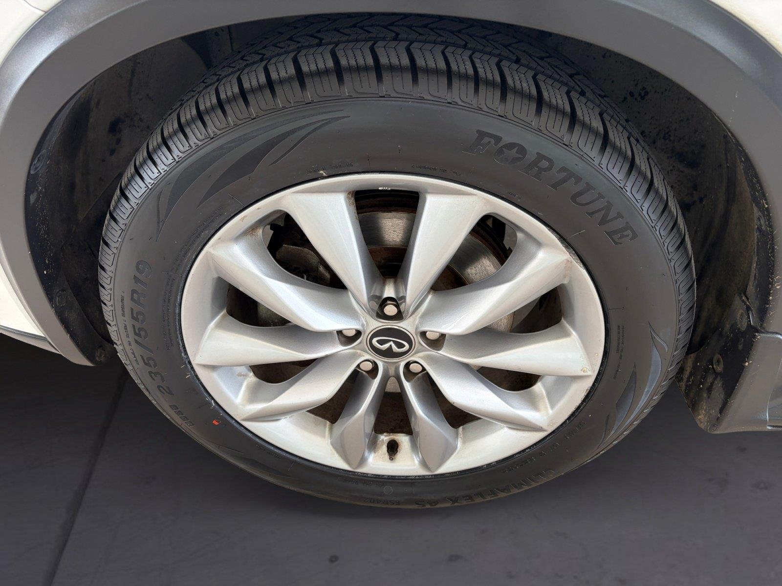 Used 2019 Lunar White INFINITI LUXE image 14