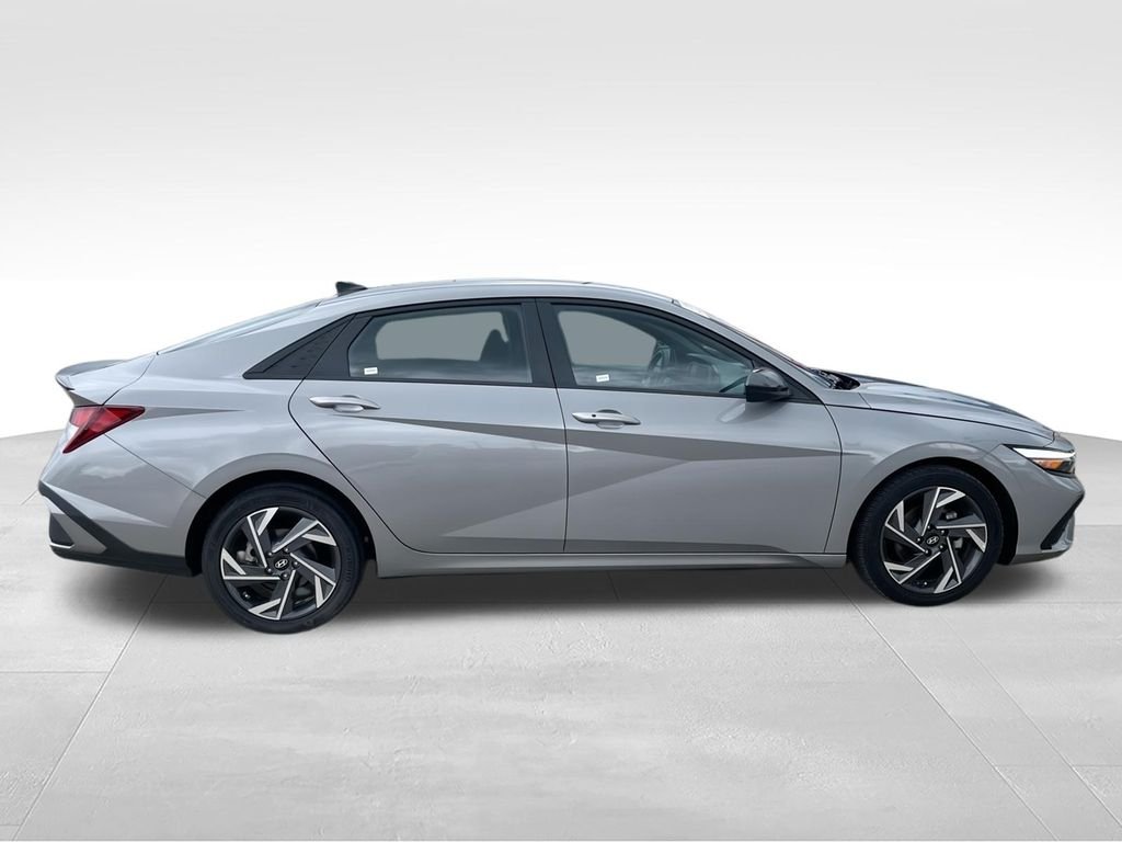 Used 2025 Silver Hyundai SEL Sport image 9