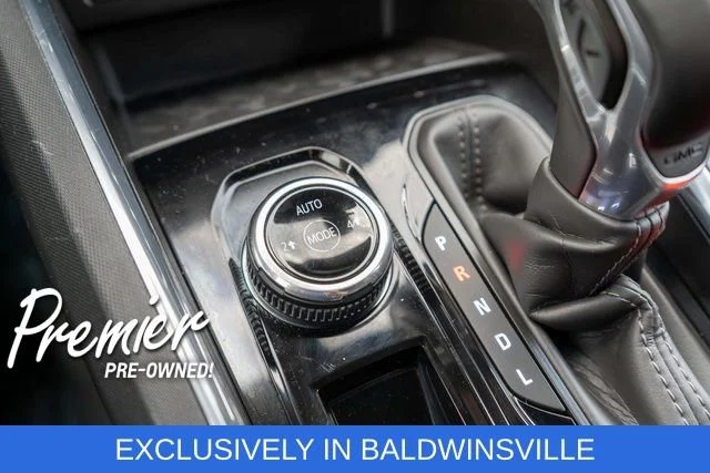 Used 2025 Summit White GMC Elevation image 27