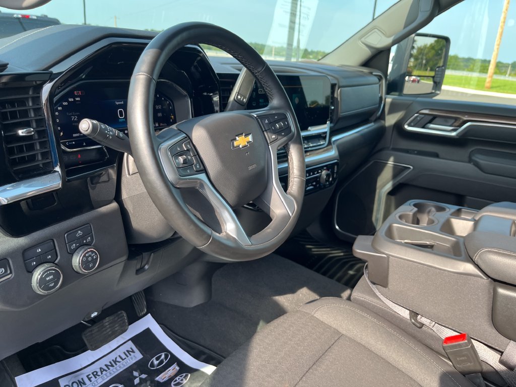 Used 2025 White Chevrolet LT image 15