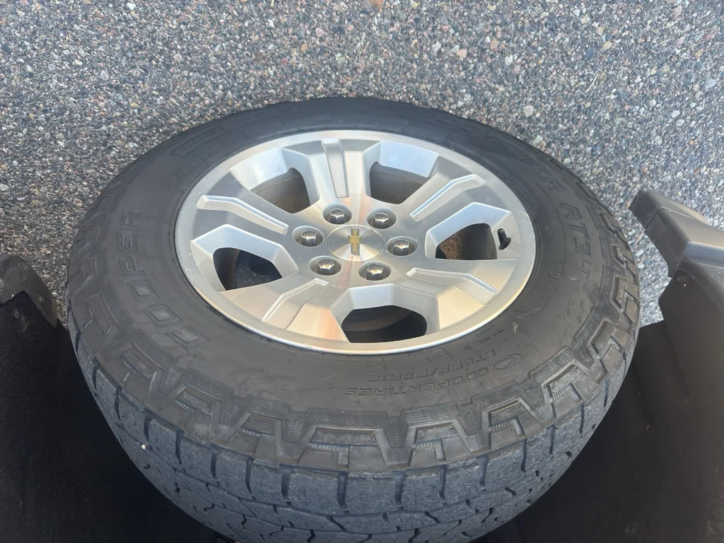 Used 2018 GRAPHITE METALLIC Chevrolet LT image 21