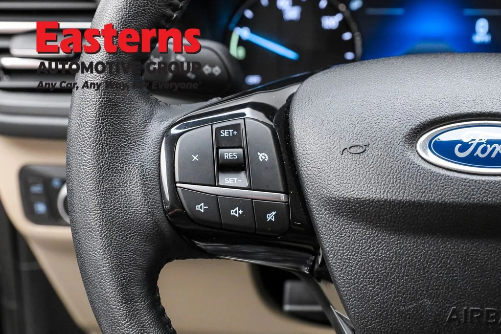 Used 2021 Blue Ford SEL image 15