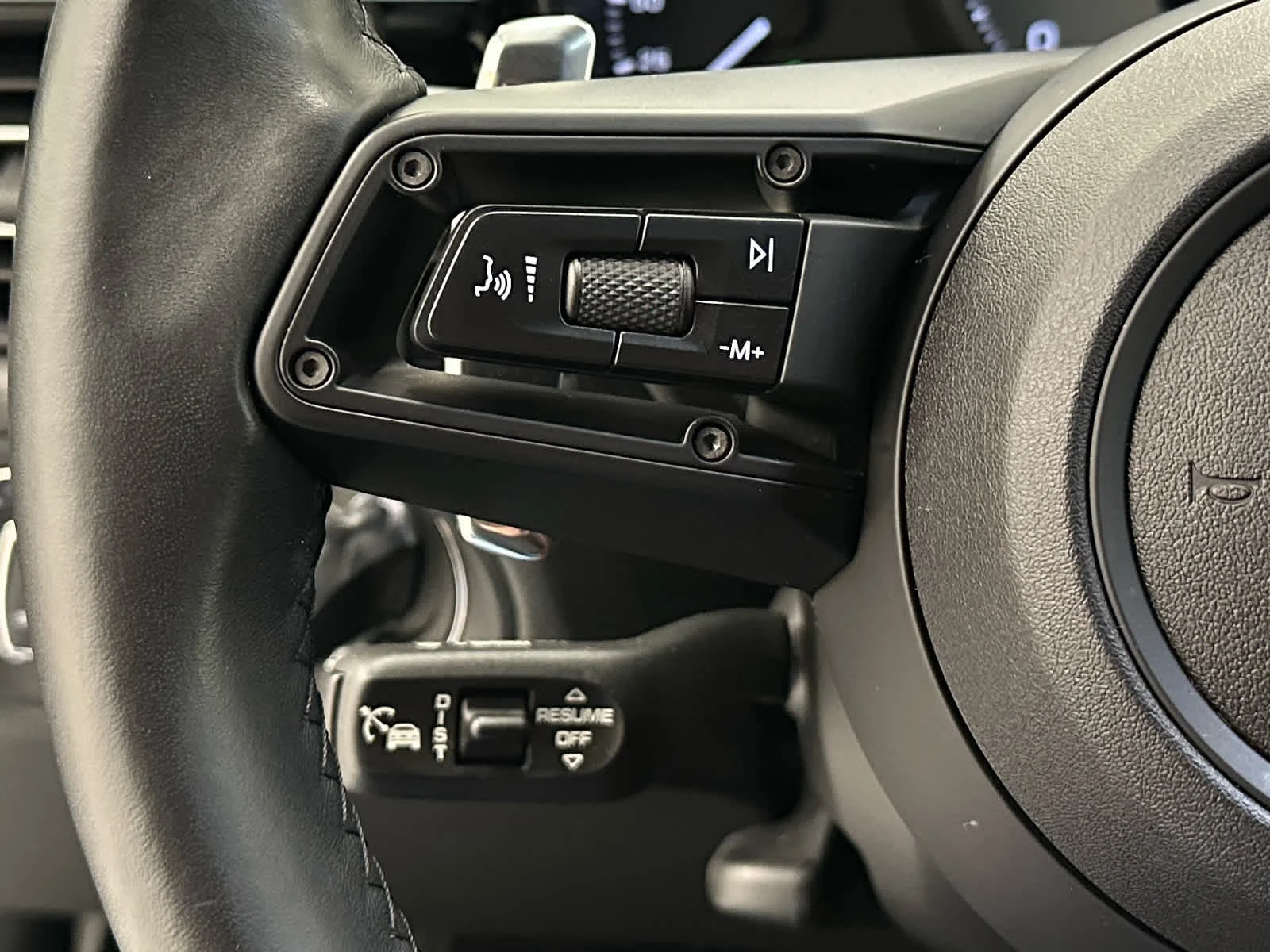 2024 Porsche Macan S - Photo 25