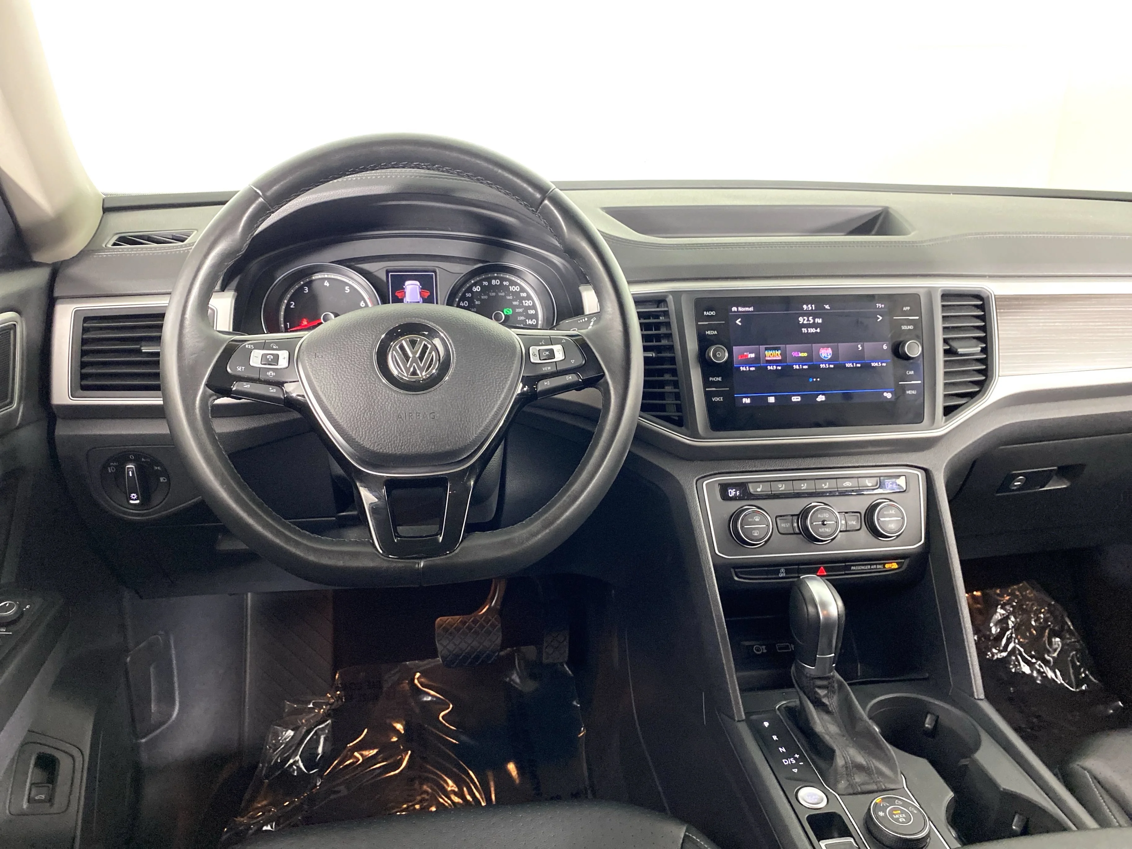 Used 2019 Gray Volkswagen 3.6L V6 SE with Technology image 18