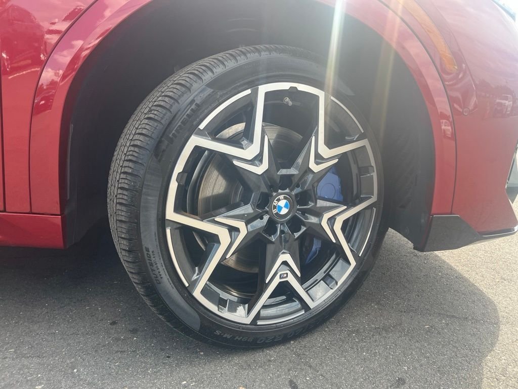 Used 2026 Vegas Red Metallic BMW M35i image 32