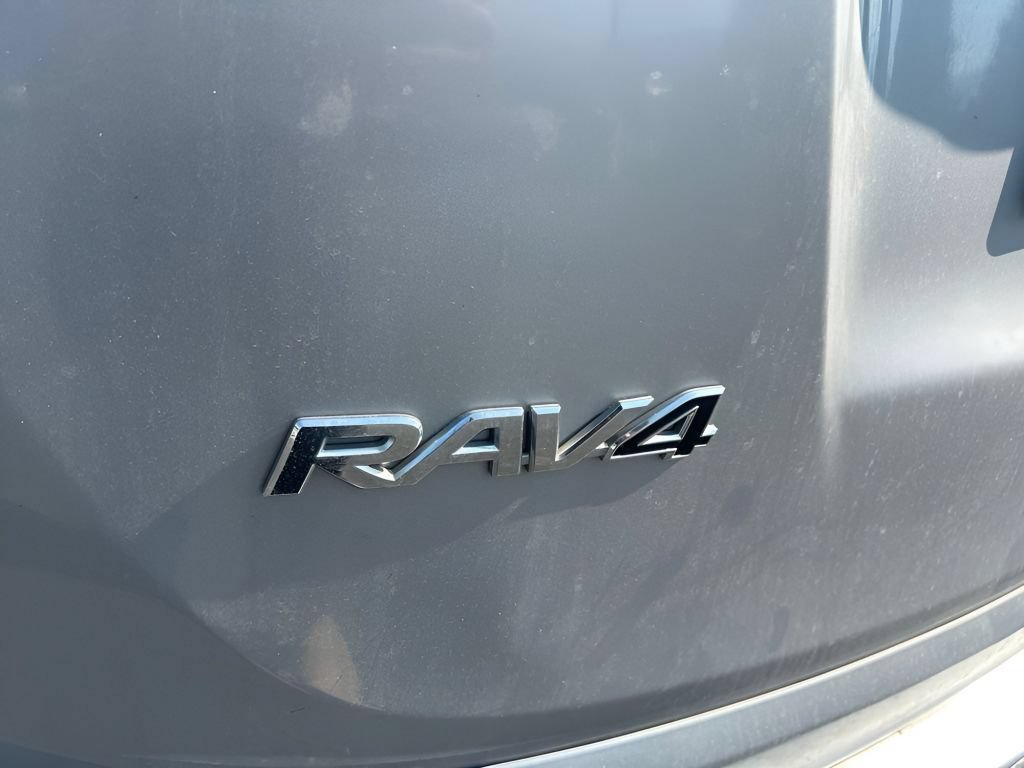 Used 2016 Silver Sky Metallic Toyota XLE image 9