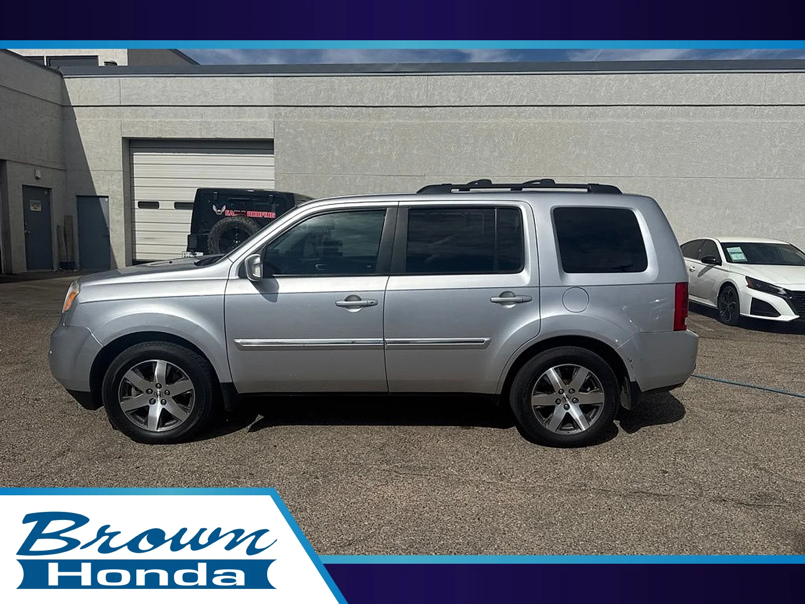 Used 2014 Alabaster Silver Metallic Honda Touring image 1