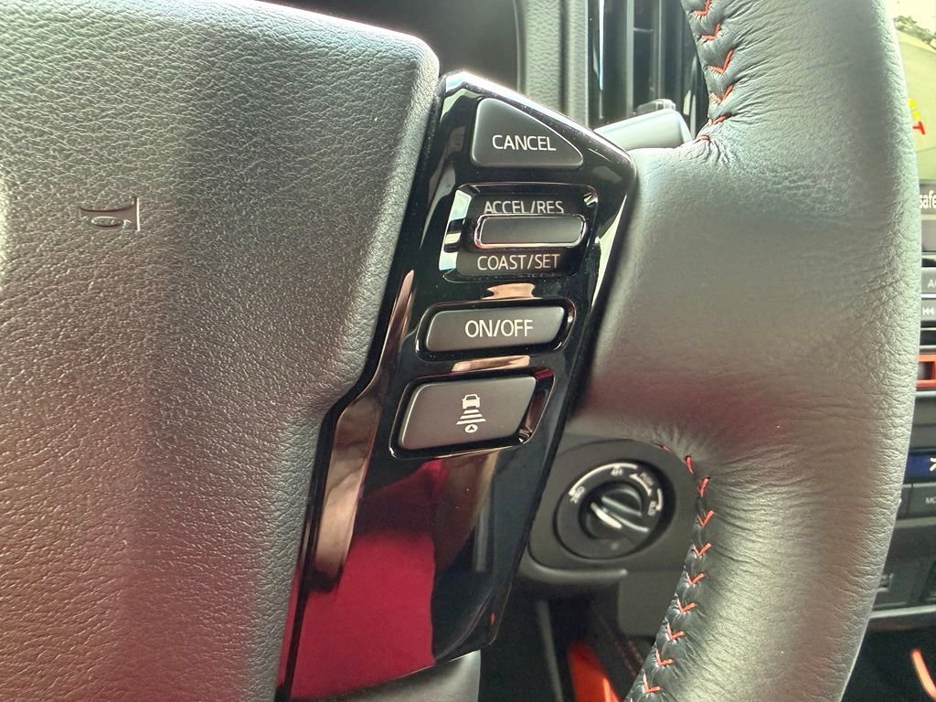 Used 2025 White Nissan PRO-4X image 21
