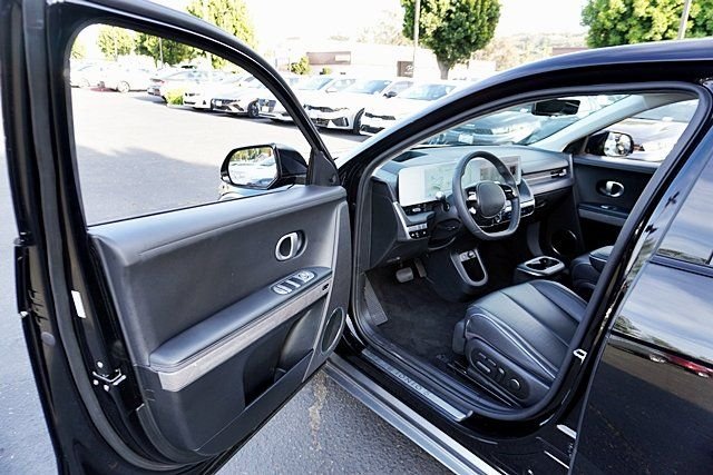 Used 2024 Black Hyundai Limited image 39
