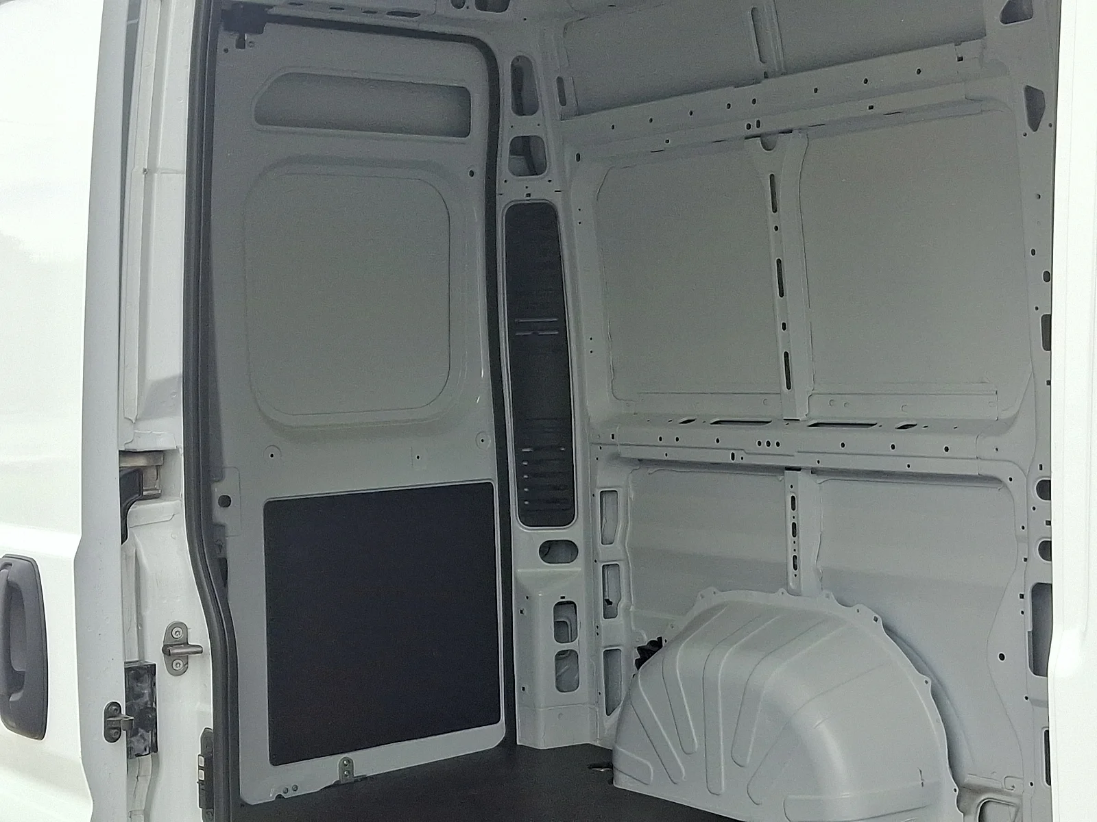 New 2026 Bright White Clear-Coat Exterior Paint RAM High Roof image 11