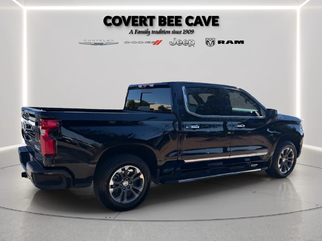 Used 2025 Black Chevrolet High Country image 9