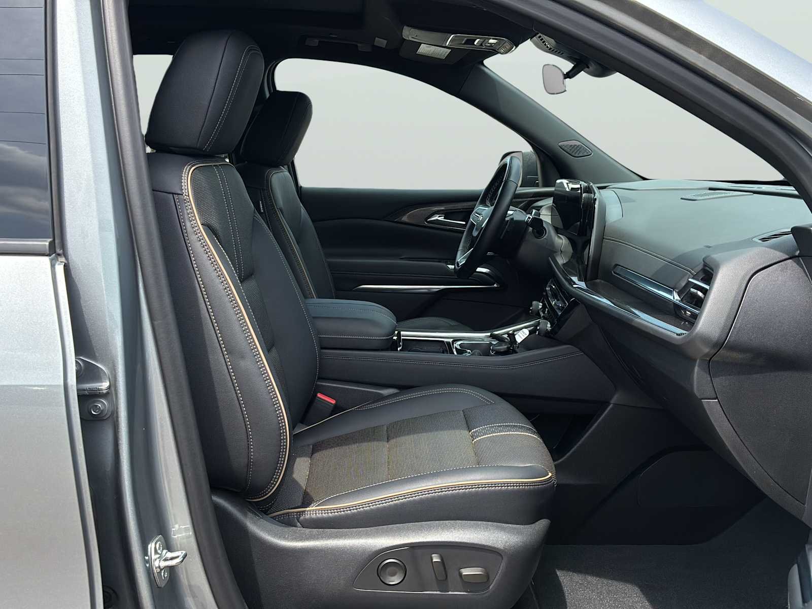 2025 Chevrolet Traverse High Country - Photo 29