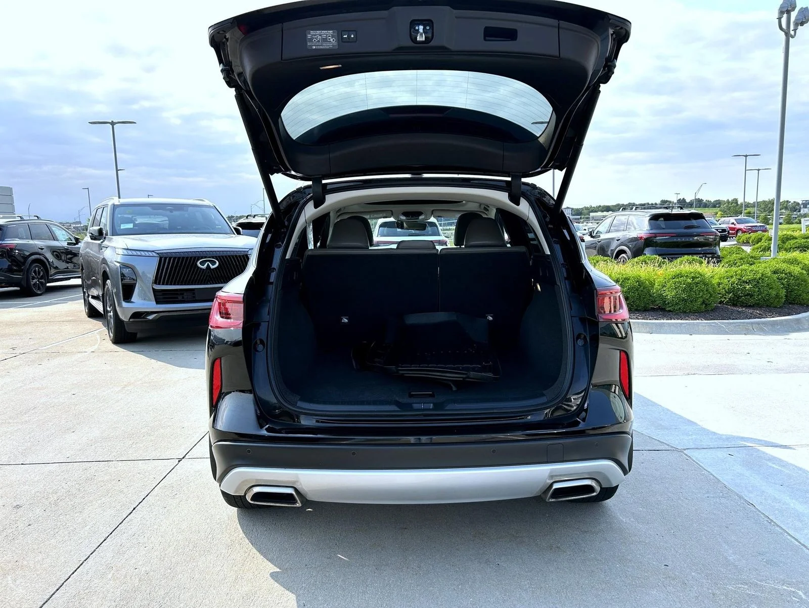 Certified Used 2025 Black INFINITI LUXE image 21