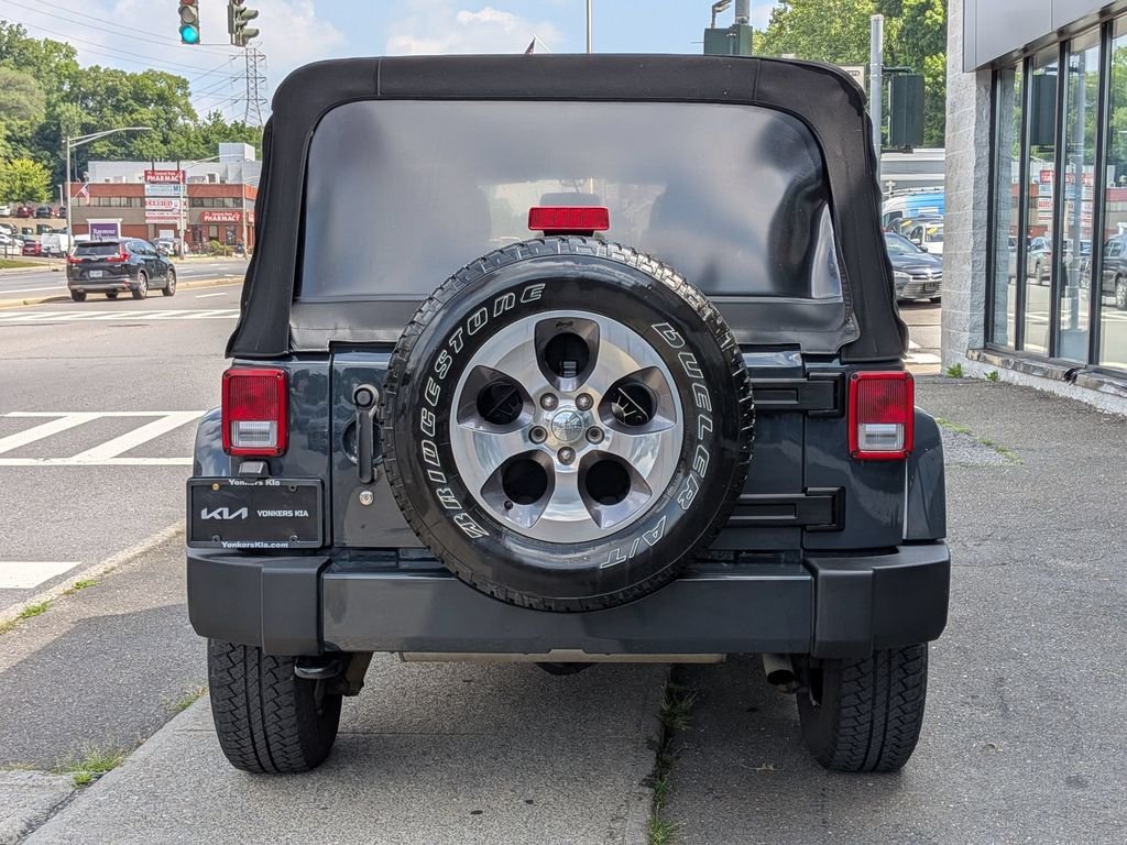 Used 2016 Black Jeep Unlimited Sahara image 7