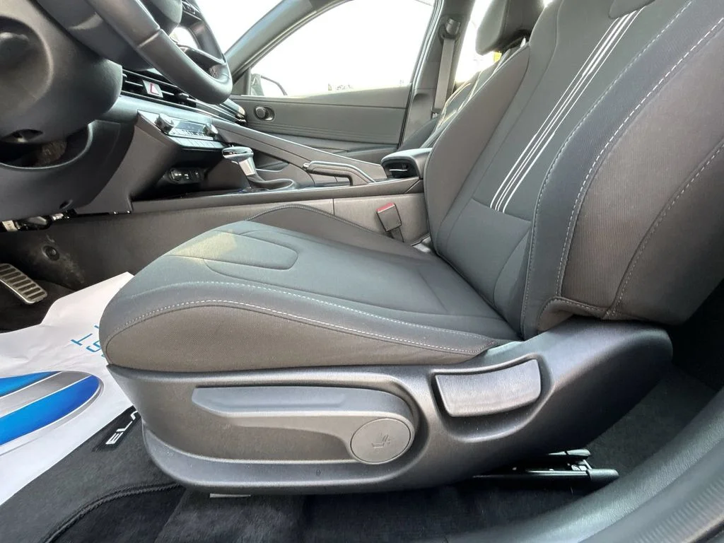 Used 2025 Gray Hyundai SEL Sport image 14