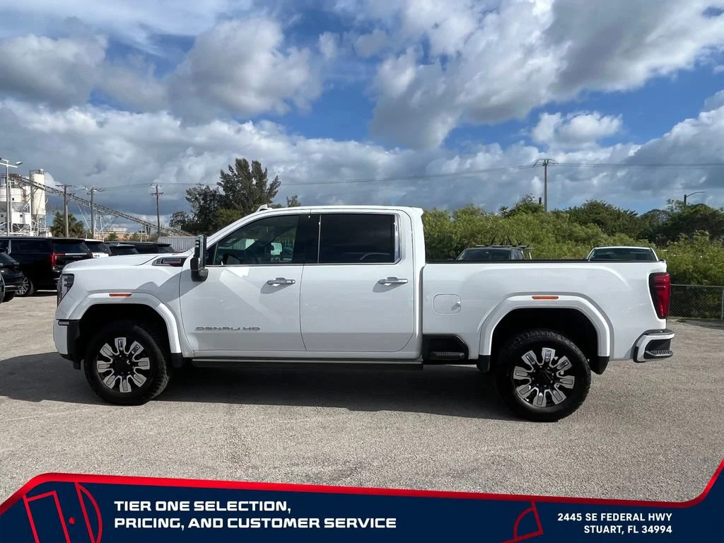 Used 2025 Summit White GMC Denali image 4