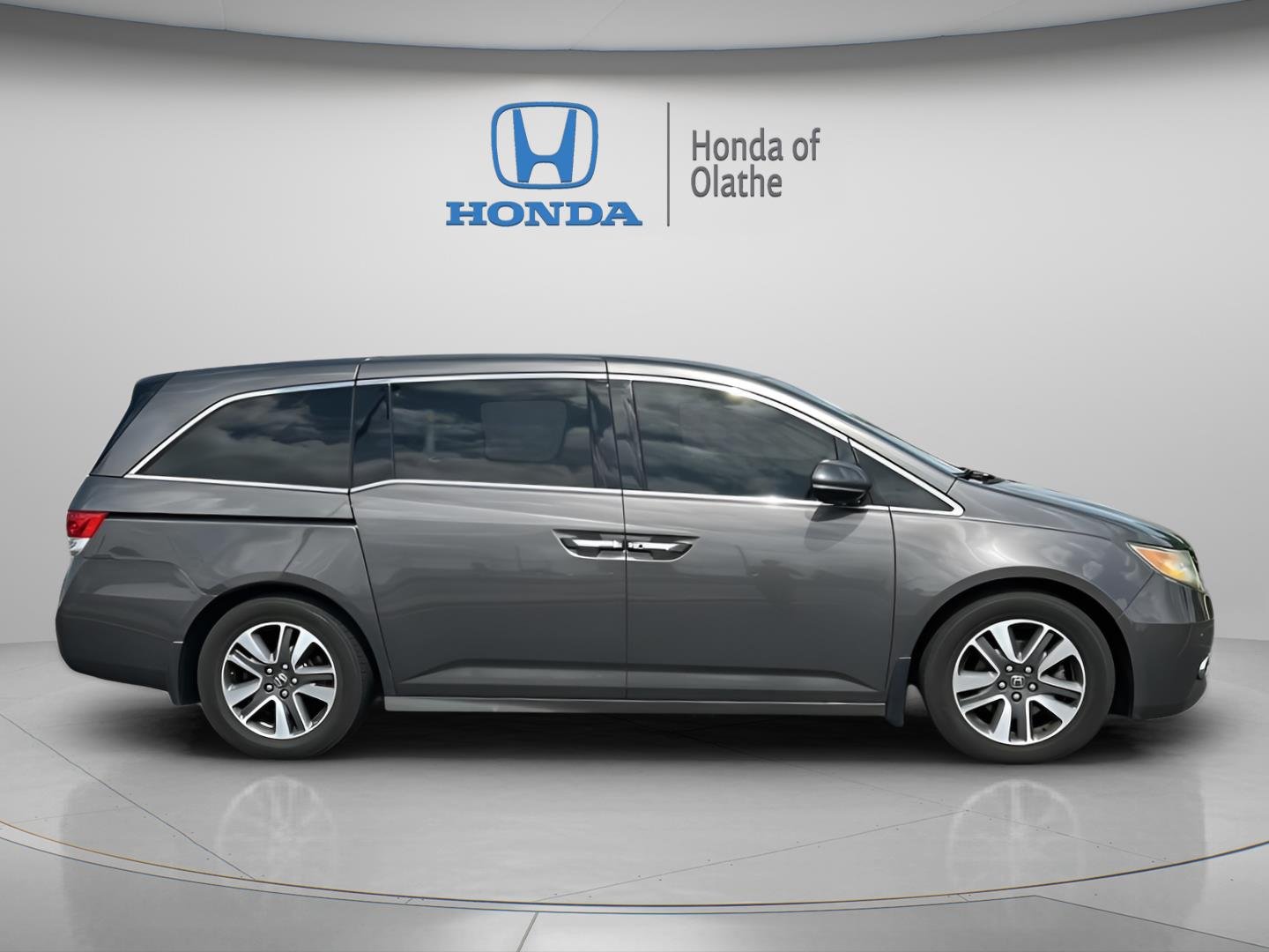 Used 2014 Honda Odyssey Touring with VIN 5FNRL5H91EB085924 for sale in Kansas City