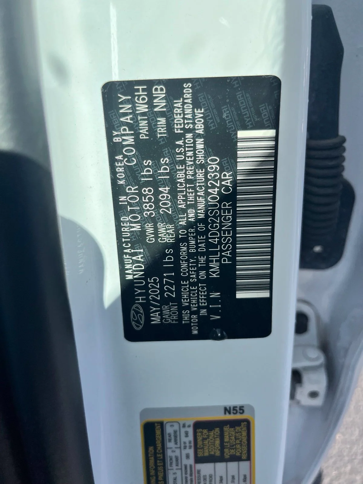 Used 2025 White Hyundai SE image 13
