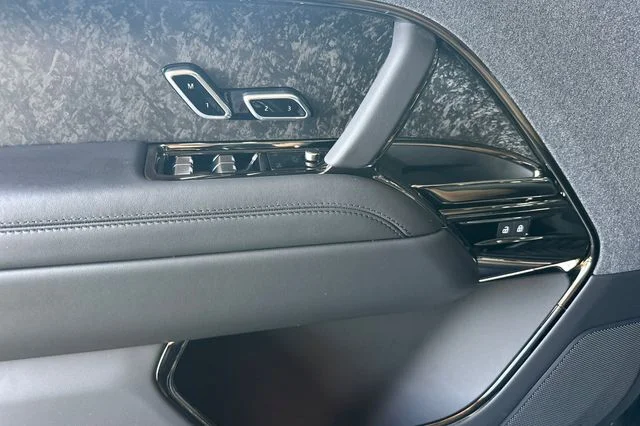 New 2026 Carpathian Grey Land Rover Dynamic SE image 10
