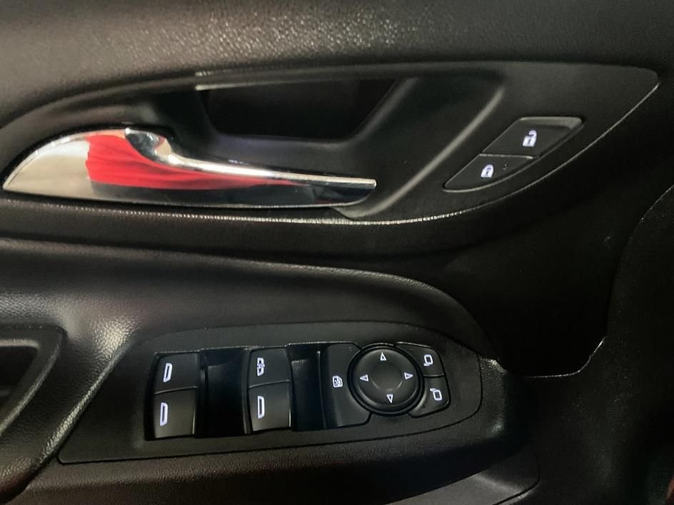 Used 2022 Red Chevrolet LT image 32