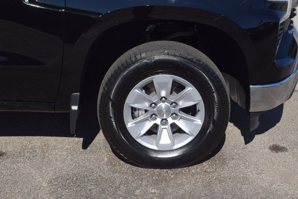 Used 2023 BLACK Chevrolet LT image 9