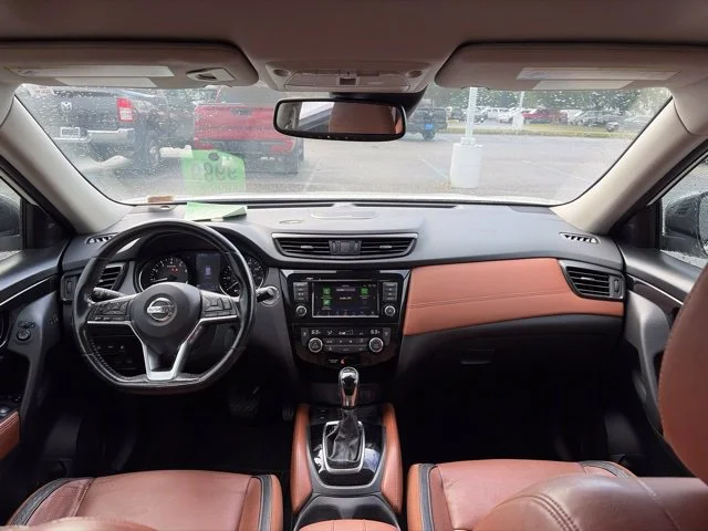 Used 2018 White Nissan SL image 22