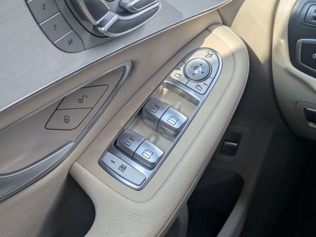 Used 2022  Mercedes-Benz GLC 300 image 24