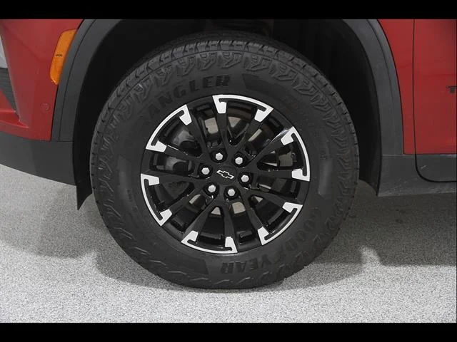 Certified Used 2024 Radiant Red Tintcoat Chevrolet Z71 image 25