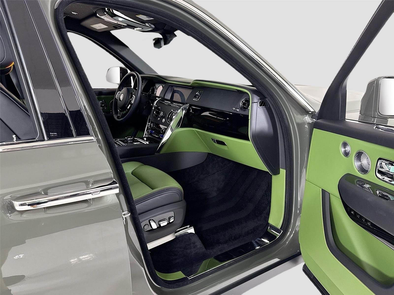 Used 2024 Silver Rolls-Royce  image 35